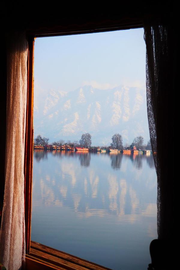 Wangnoo Heritage Houseboats Hotel Srīnagar Exterior foto