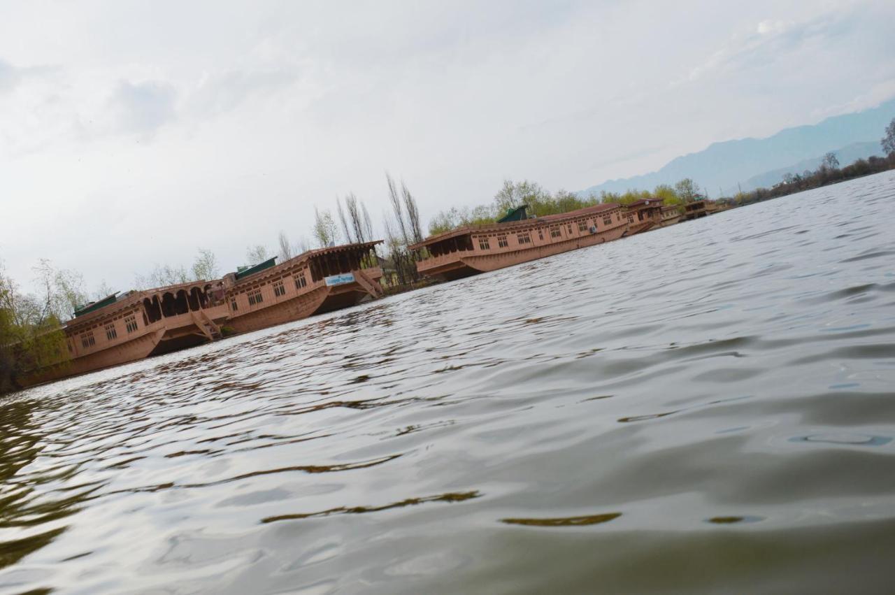 Wangnoo Heritage Houseboats Hotel Srīnagar Exterior foto